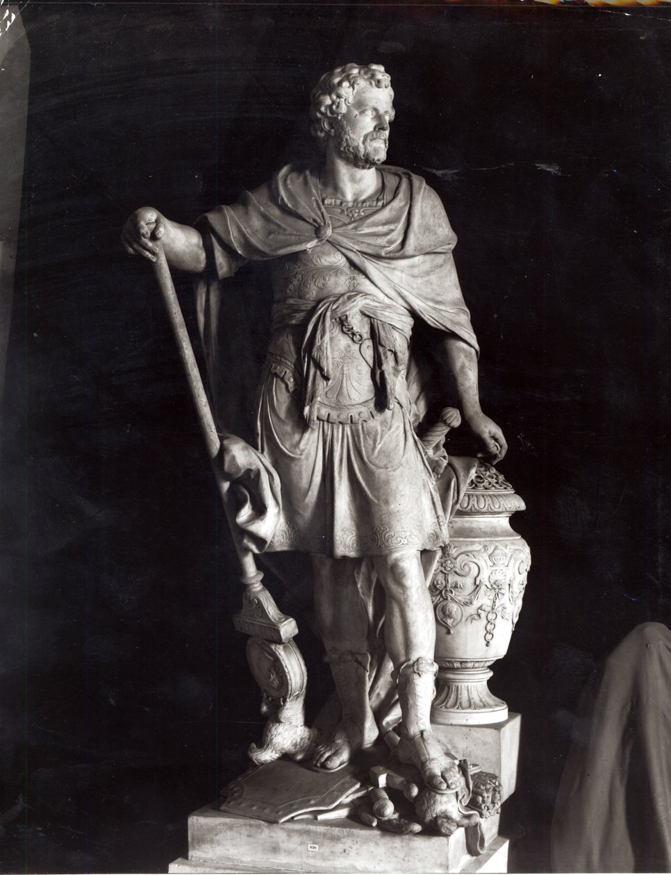 Hannibal Triumphant, 1722 (marmor) (bw-bilde) av Sebastien Slodtz