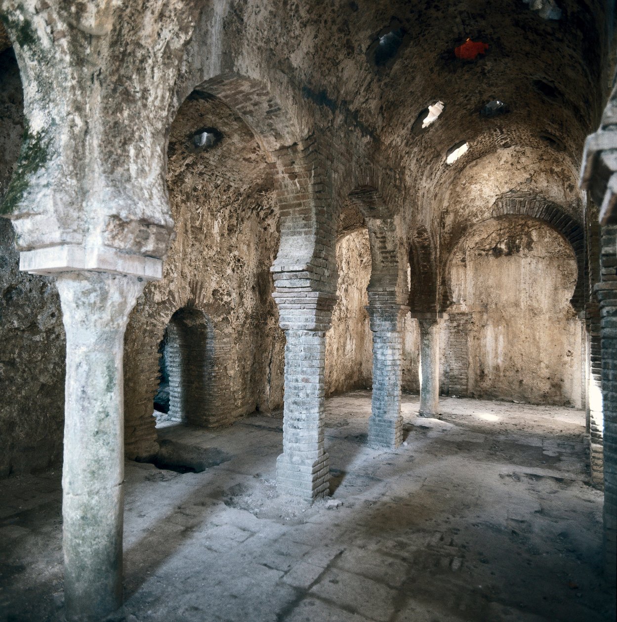 Arabiske bad, Ronda, Spania av Spanish School