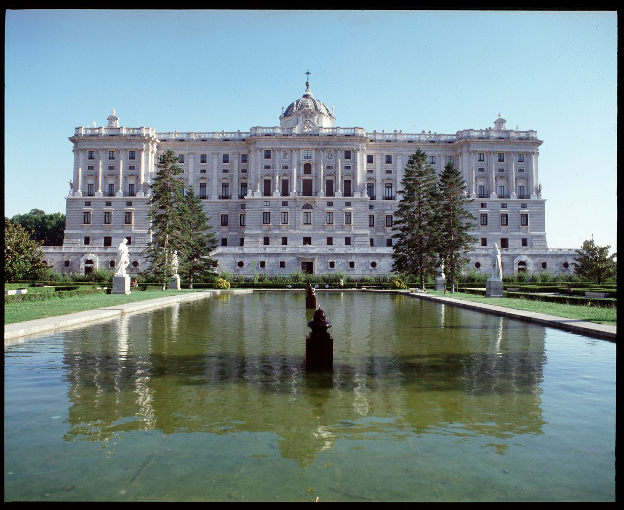 Utsikt over Det kongelige palass (1738-1755) (fotografi) av Spanish School