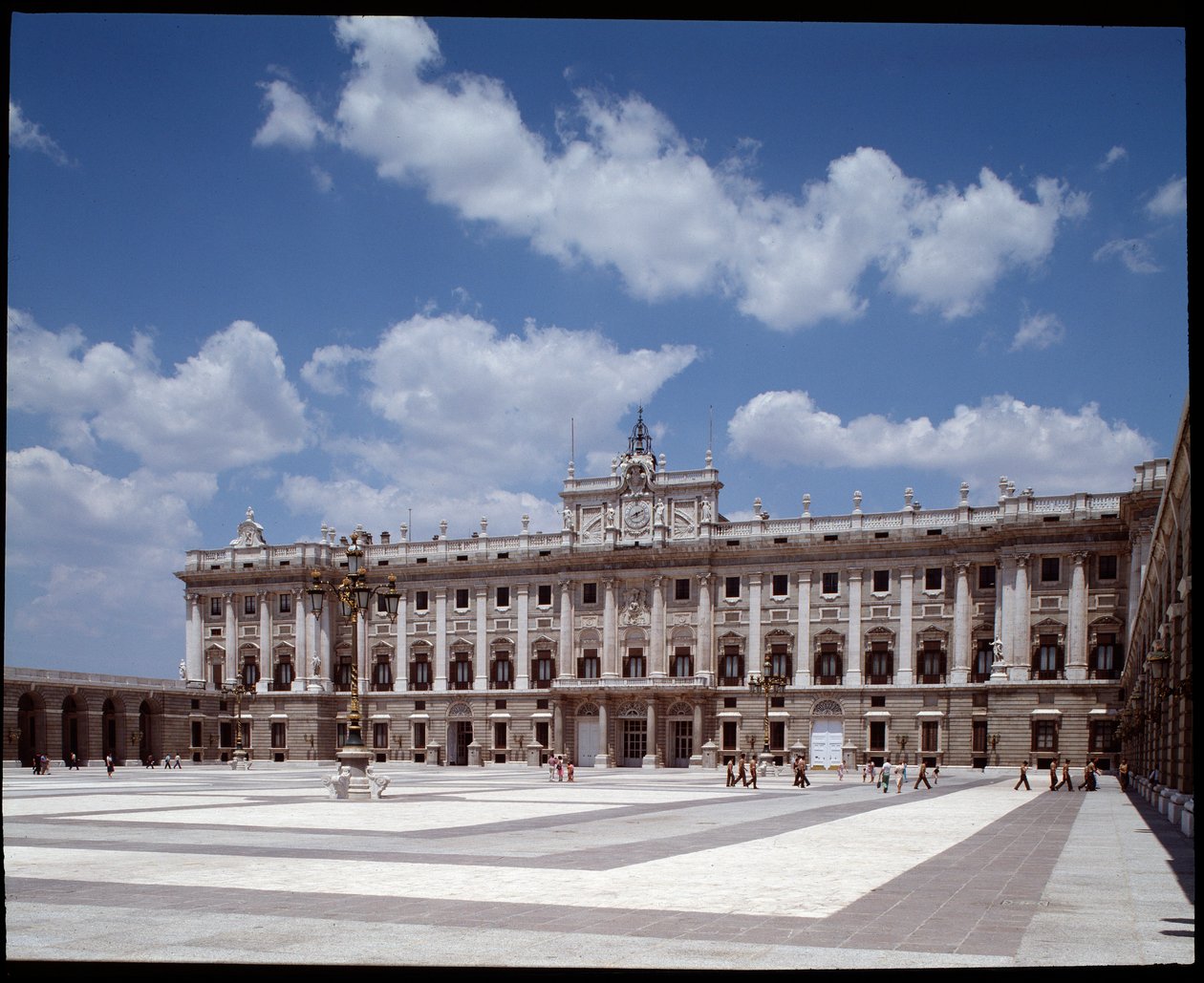 Utsikt over Det kongelige palass (1738-1755) (fotografi) av Spanish School