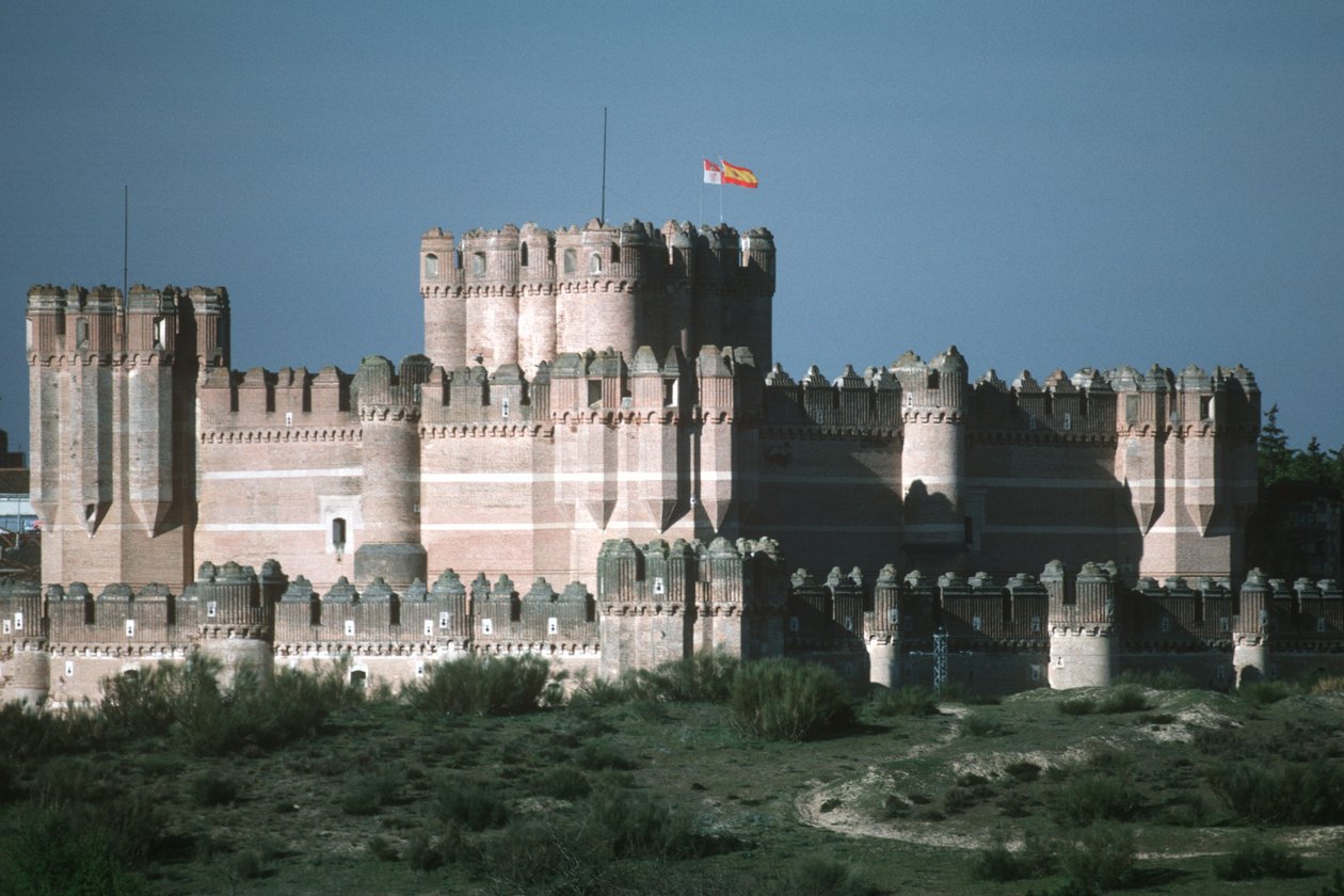 Utsikt over slottet, bygget ca. 1453 av Spanish School