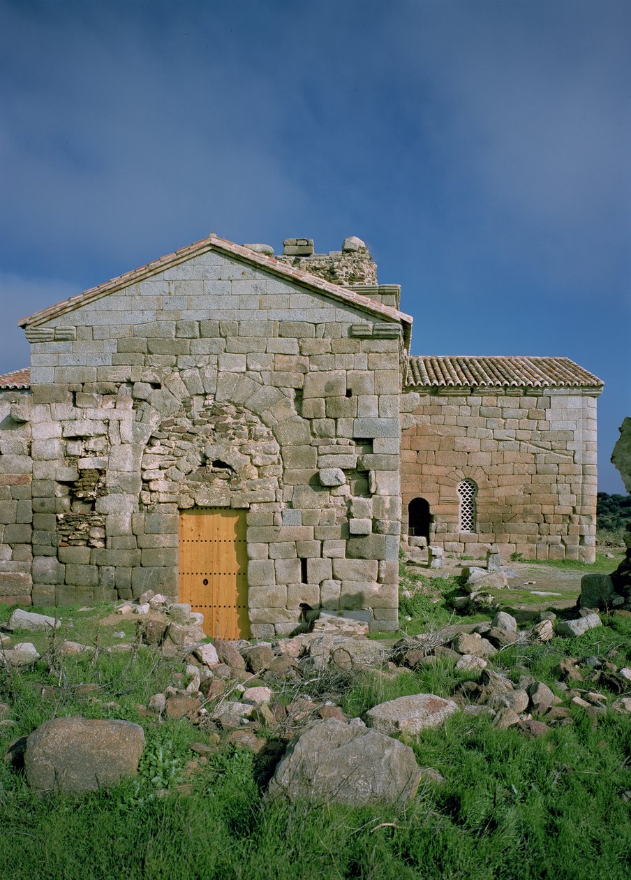 Utsikt over vestfasaden, bygget ca.862-930 av Spanish School