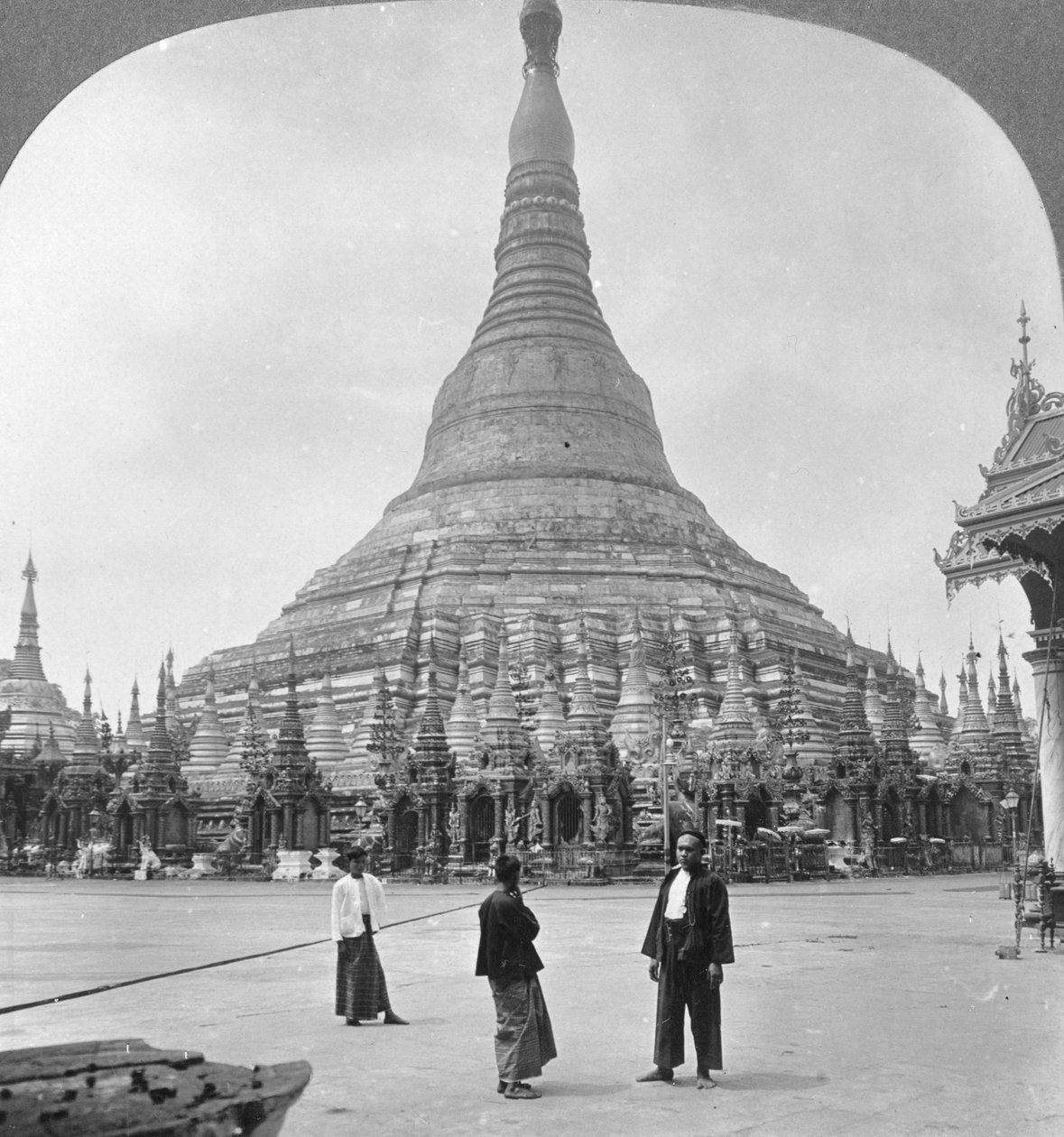Shwedagon Pagoda, Rangoon, Burma, 1908 av Stereo Travel Co