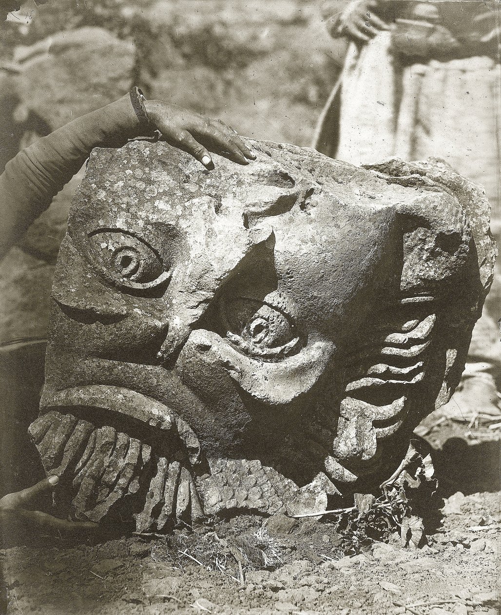 Antikk hode i Kunawat, Syria, 1875 av Tancrede Dumas