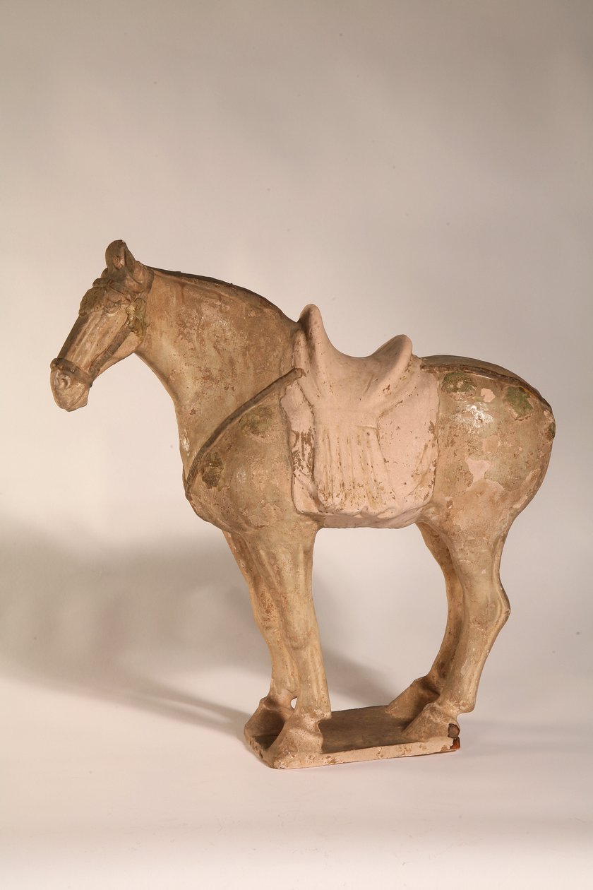 Hest, fra en grav i Gongxian, Henan-provinsen, 700-750 (keramikk) av Tang Dynasty Chinese School