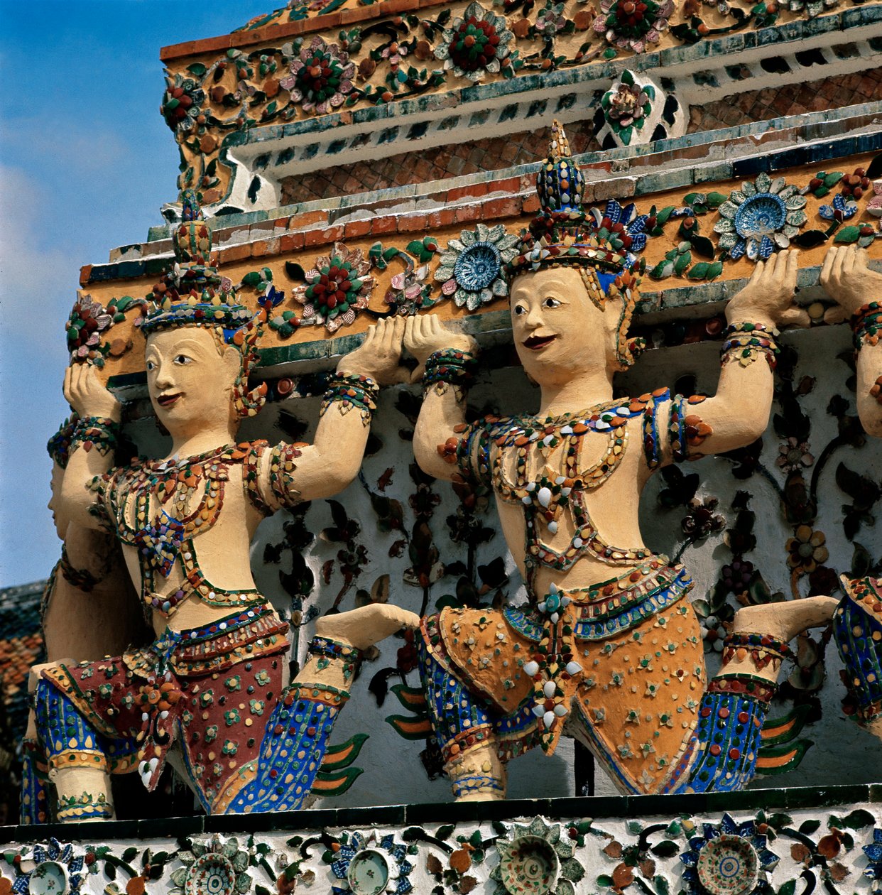 Karyatider av tempelet Wat Arun av Thai School