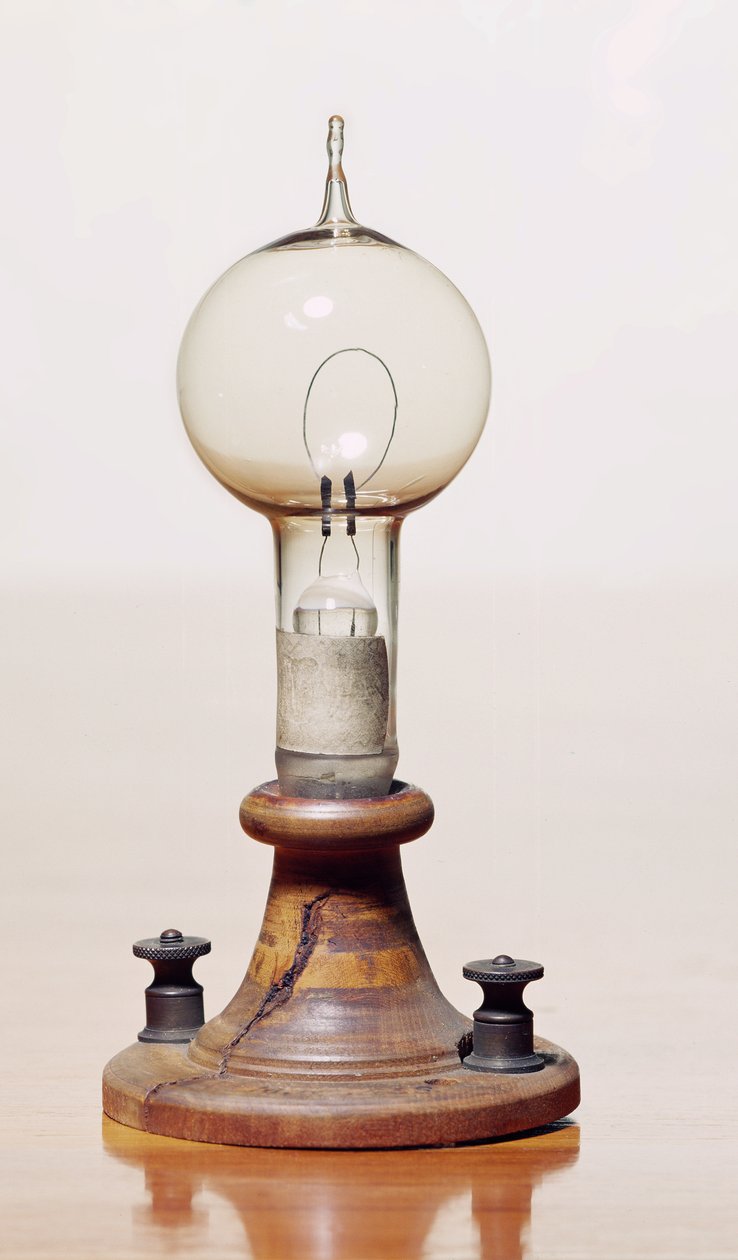 Elektrisk filament, 1879 (glass og tre) (se også 259550 og 260230) av Thomas Alva Edison