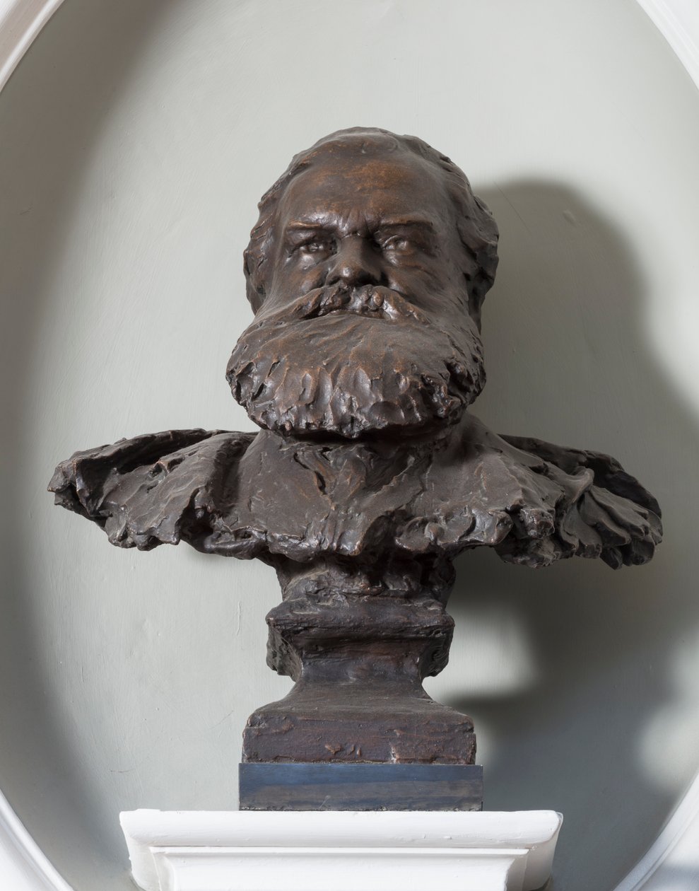 Byste av John Brett, ca. 1890 (bronse) av Thomas Stirling Lee