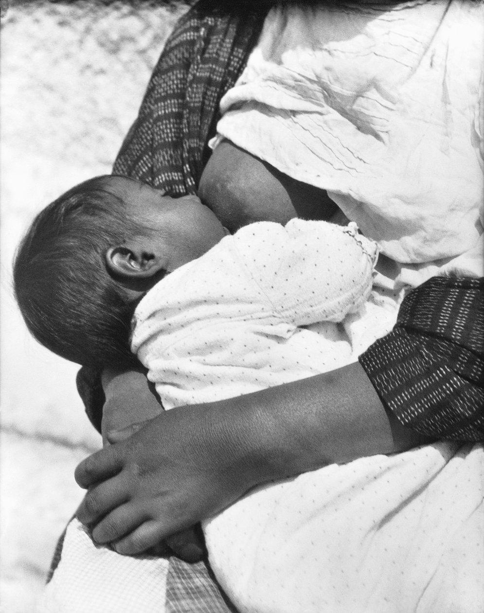 Babypleie (Conchita med moren Luz Jimenez), Mexico City, 1926 av Tina Modotti