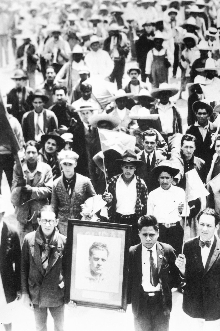 Demonstrasjon av International Red Aid, med et fotografi av Julio Antonio Mella, Tizuyuca (Hidalgo), 4. april, 1929 av Tina Modotti