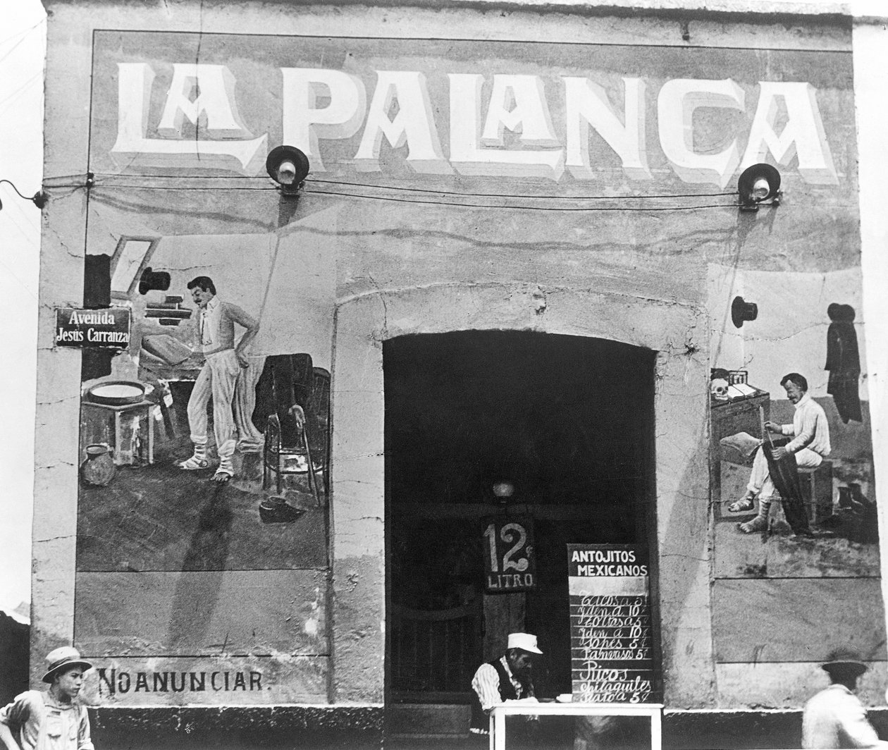 La Palanca (Pulqueria, Avenida Jesus Carranza), Mexico by, ca. 1927 av Tina Modotti