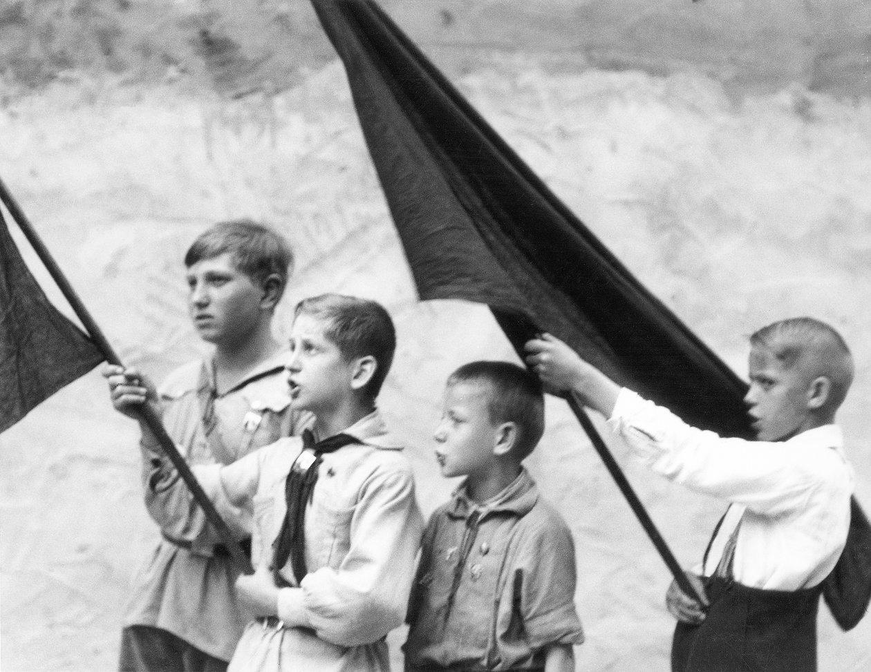 Young Pioneers, Berlin, Tyskland, 1930 av Tina Modotti
