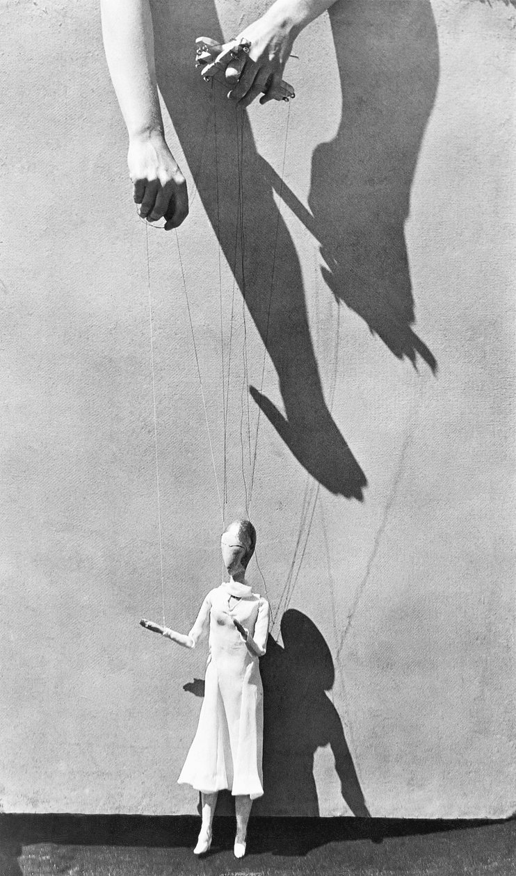 Dukkeførerens hender, 1929 av Tina Modotti