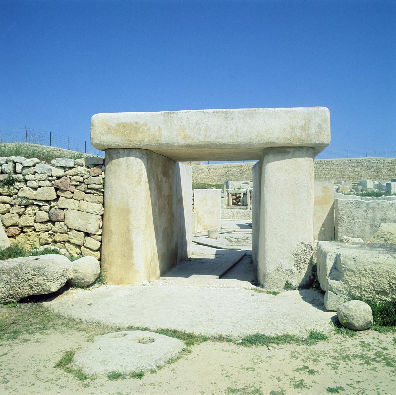 Megalittisk tempelsted, ca. 3000-c.2500 f.Kr av Unbekannt Unbekannt