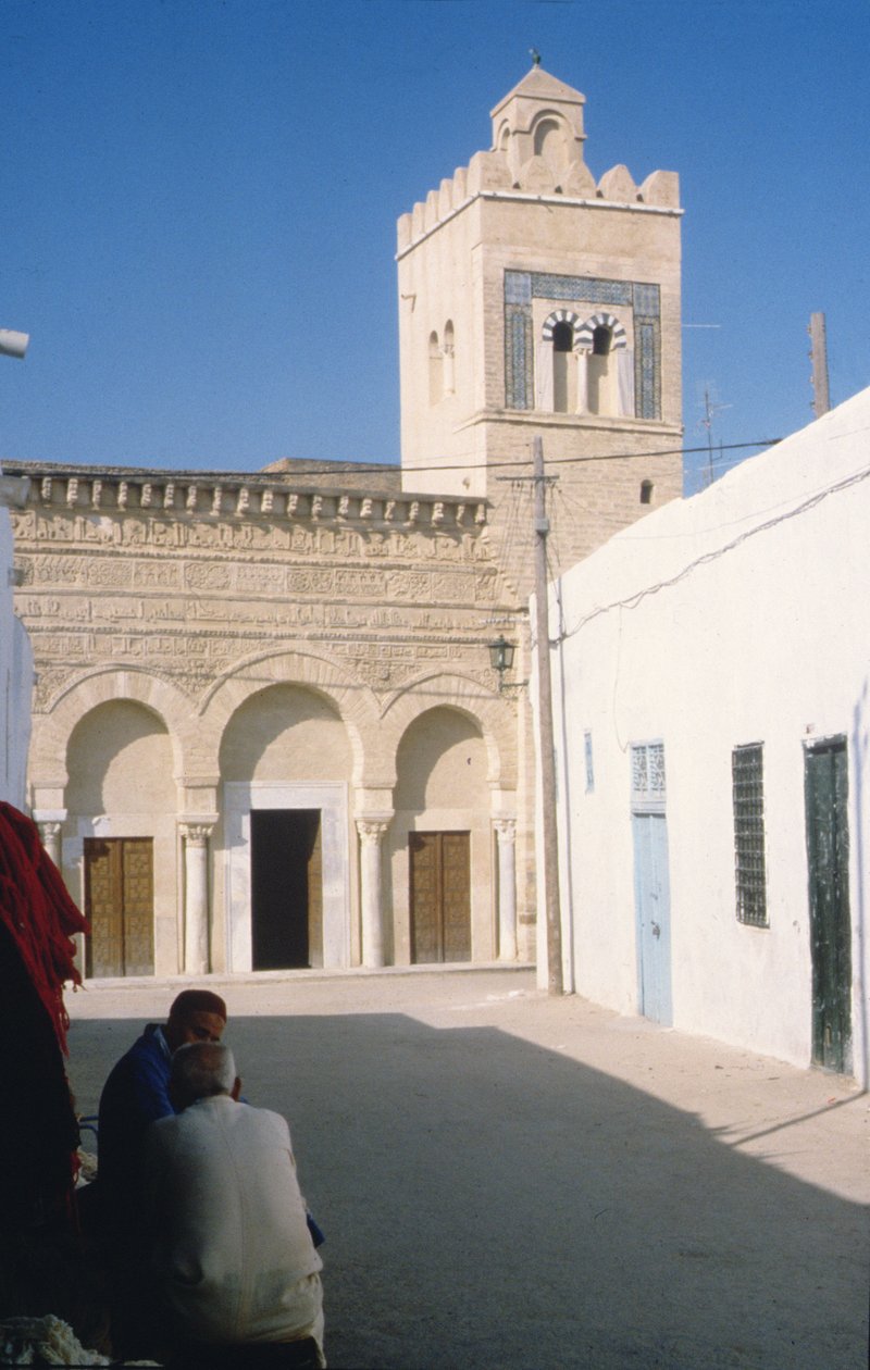 The Mosque of the Three Doors, sannsynligvis Aghlabid, 9. århundre av Unbekannt Unbekannt
