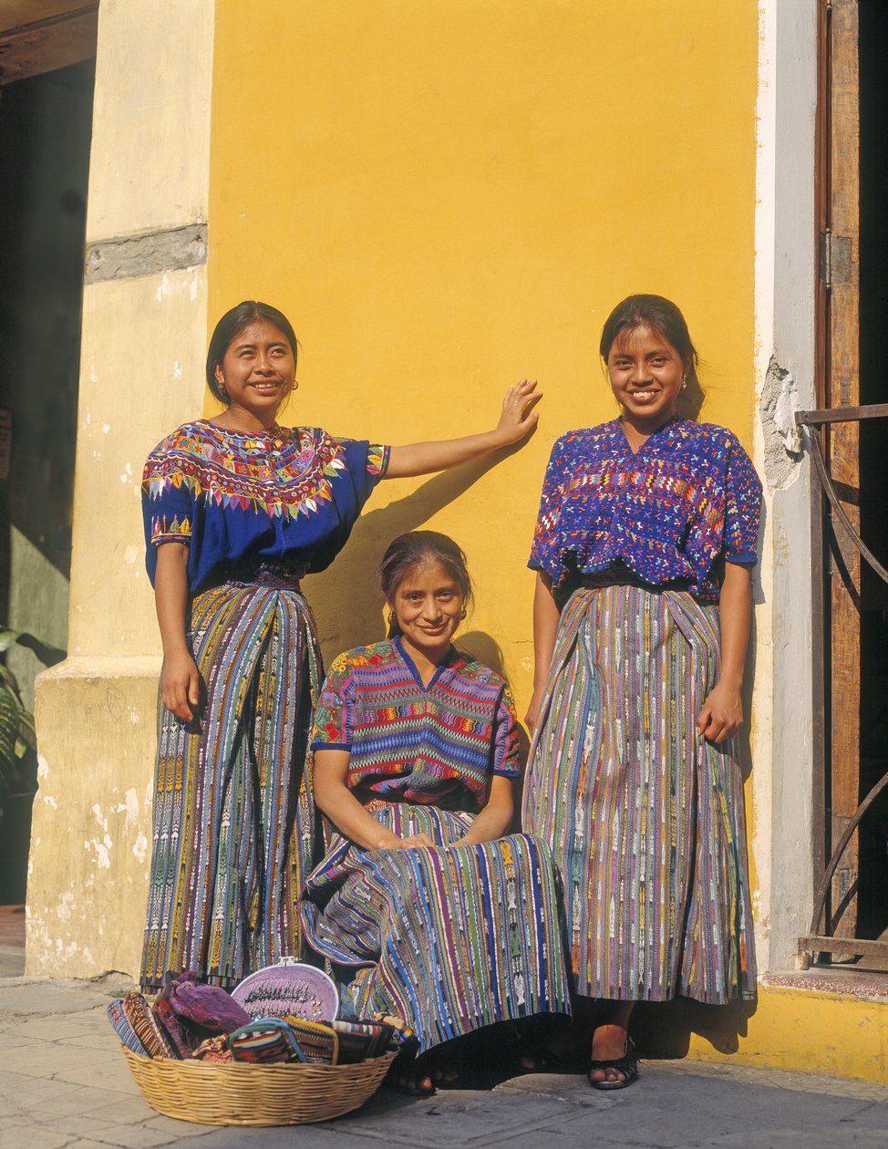 Tre guatemalanske damer av Unbekannt Unbekannt