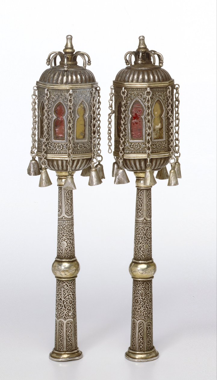 Torah finials (tappuhim) med hesteskoformede vinduer av Unbekannt Unbekannt