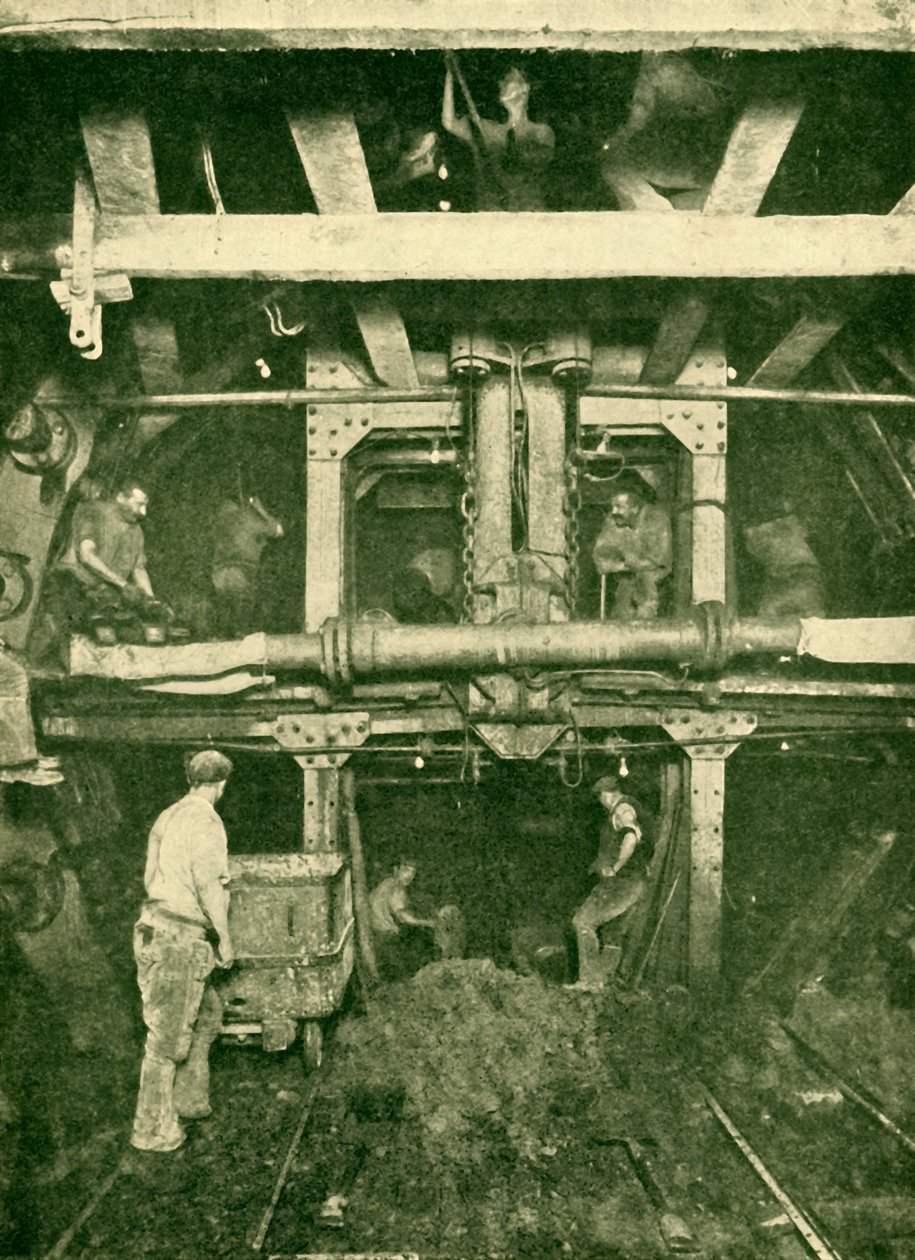A Greathead Shield: Excavating a Tube Tunnel, 1930. av Unbekannt