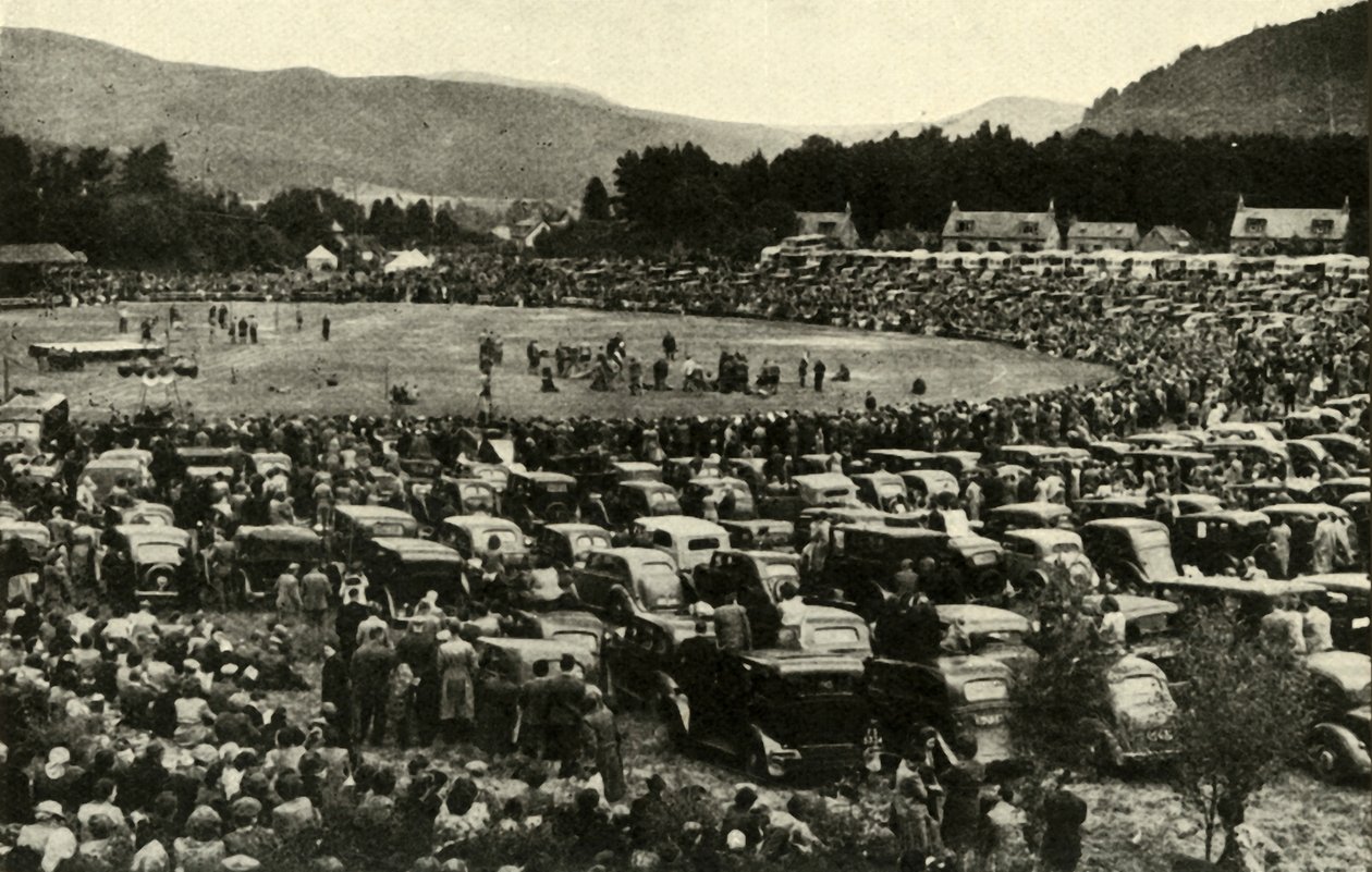 A Highland Gathering at Braemar, c1948. av Unbekannt