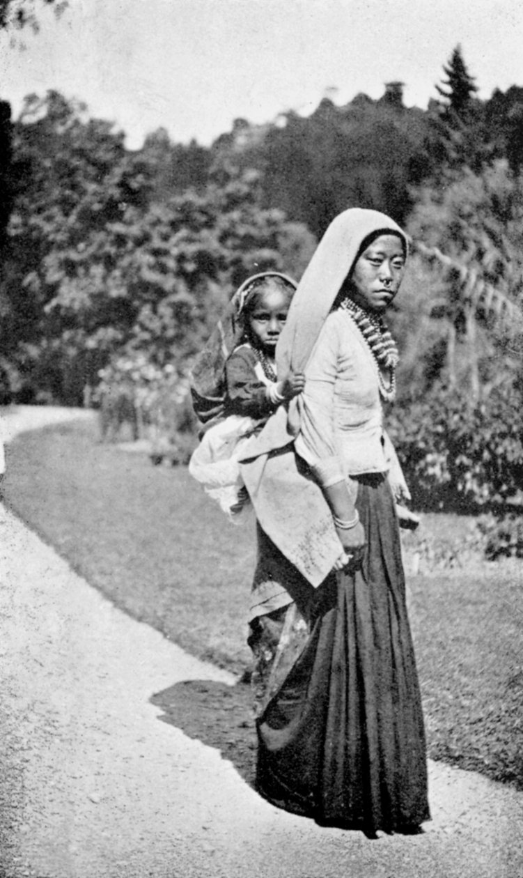 En nepalesisk kvinne med barnet sitt, c1910 av Unbekannt