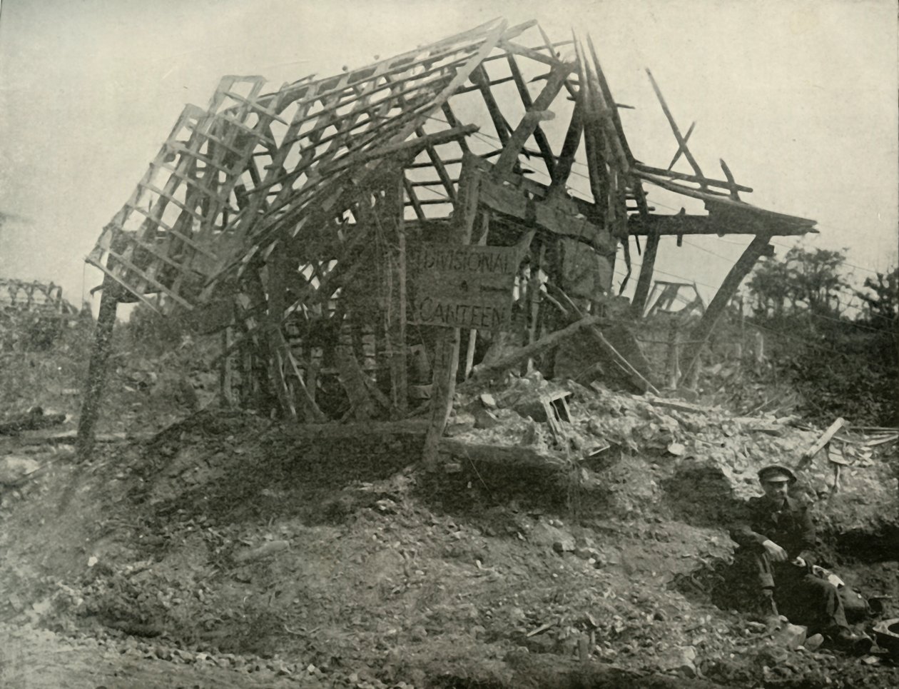 En landsby på vestfronten, 1919. av Unbekannt