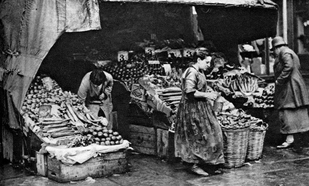 En grønnsakshandler på Commercial Road, London, 1926-1927 av Unbekannt