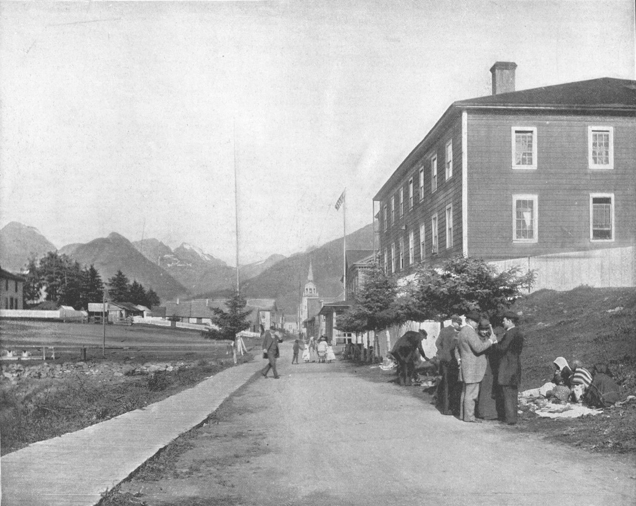 En gate i Sitka, Alaska, USA, ca 1900. av Unbekannt