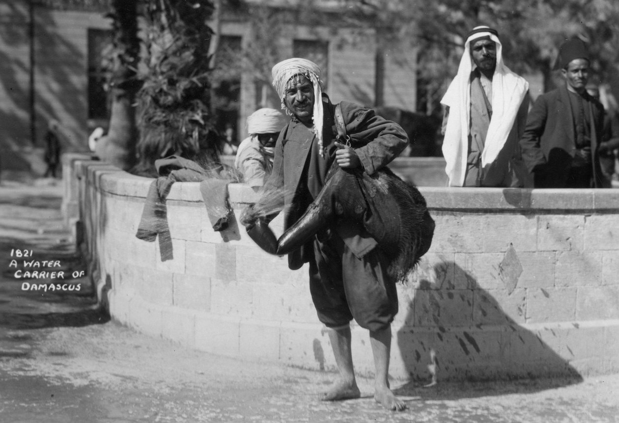 En vannbærer i Damaskus, Syria, c1920-c1930s av Unbekannt