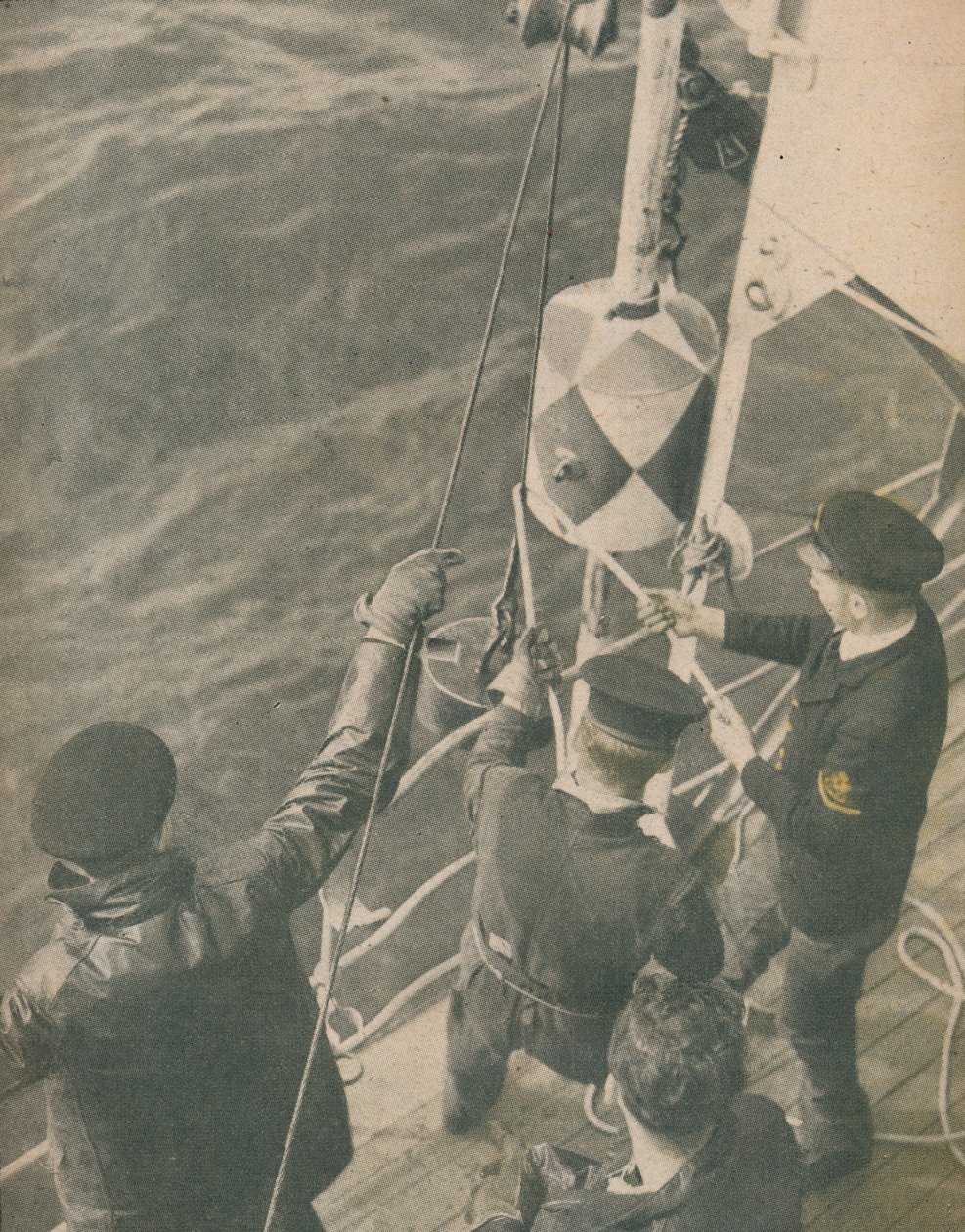 Ombord på en britisk minesveiper, 1945 av Unbekannt