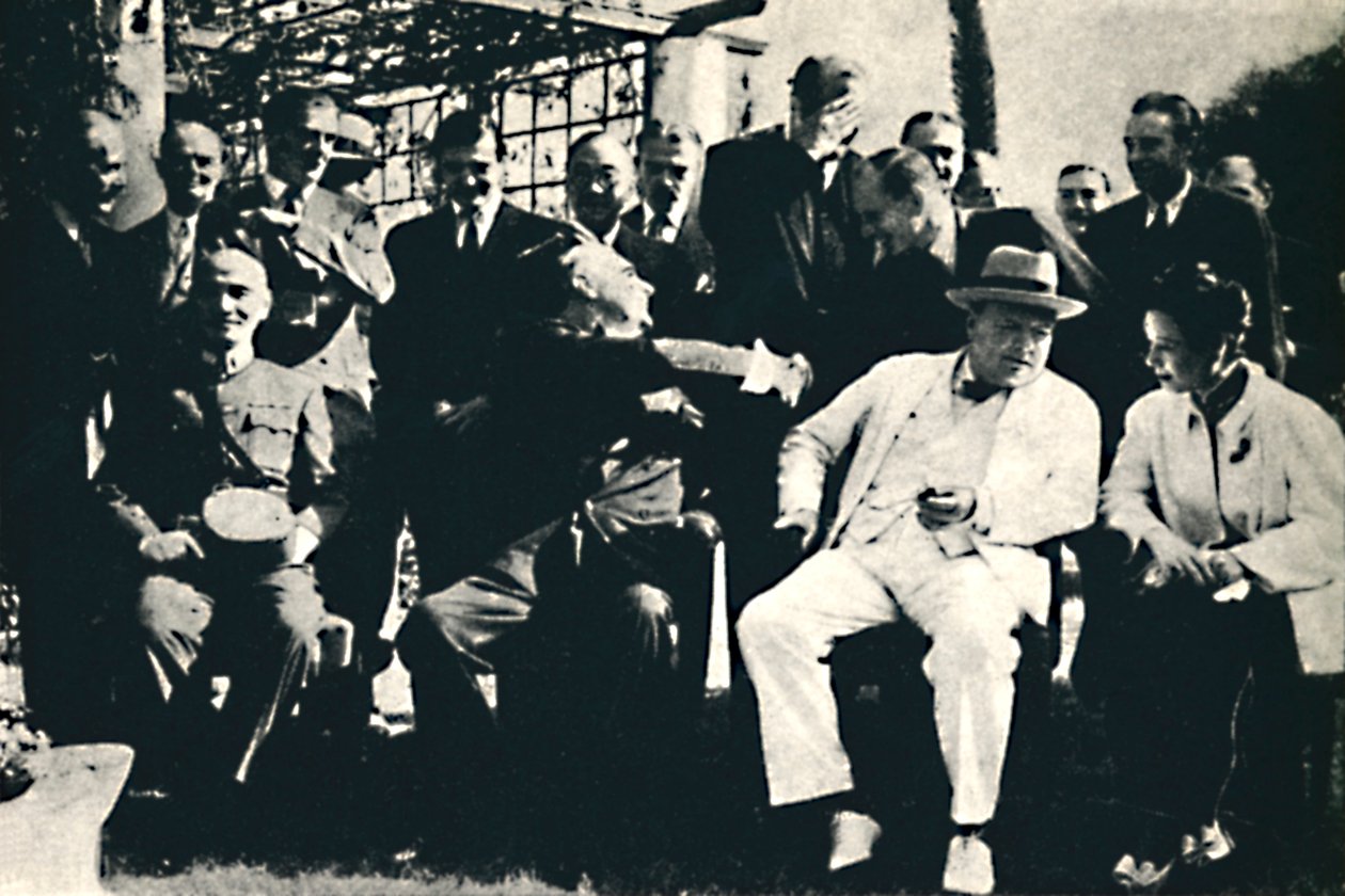 Allierte ledere konfererer i Kairo, november 1943, 1945. av Unbekannt