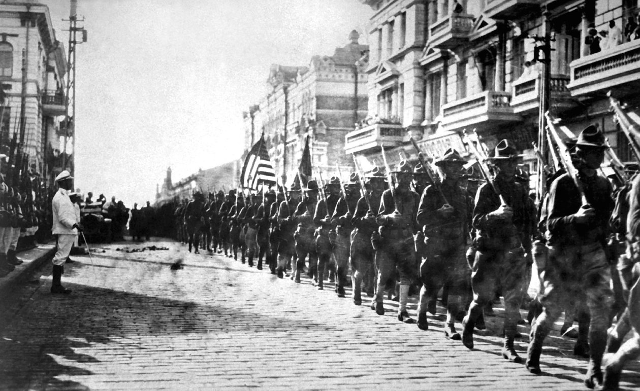 Amerikanske tropper paraderer i Vladivostok, Russland, 1918 av Unbekannt