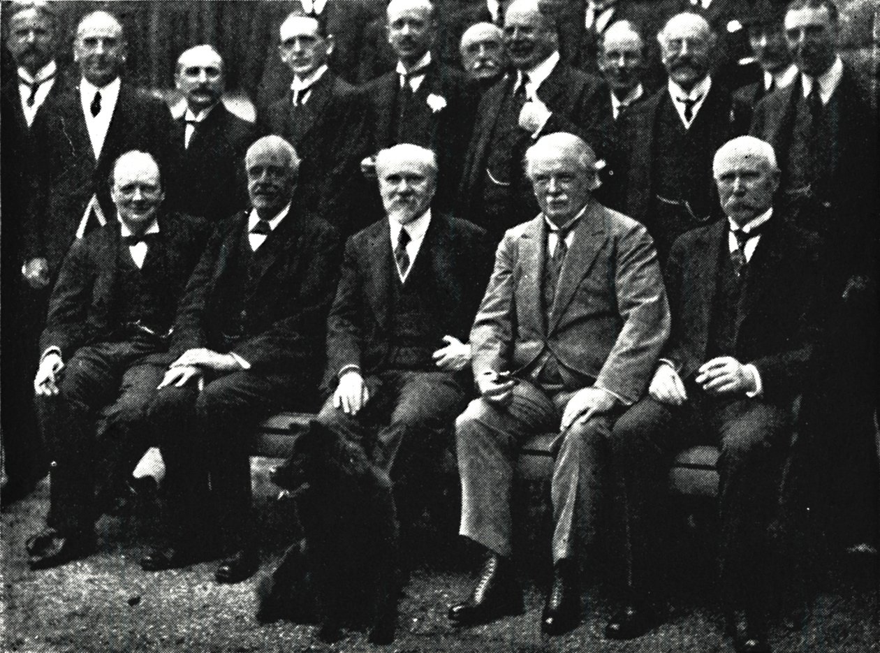 På nummer 10, Downing Street, c1922, 1945. av Unbekannt