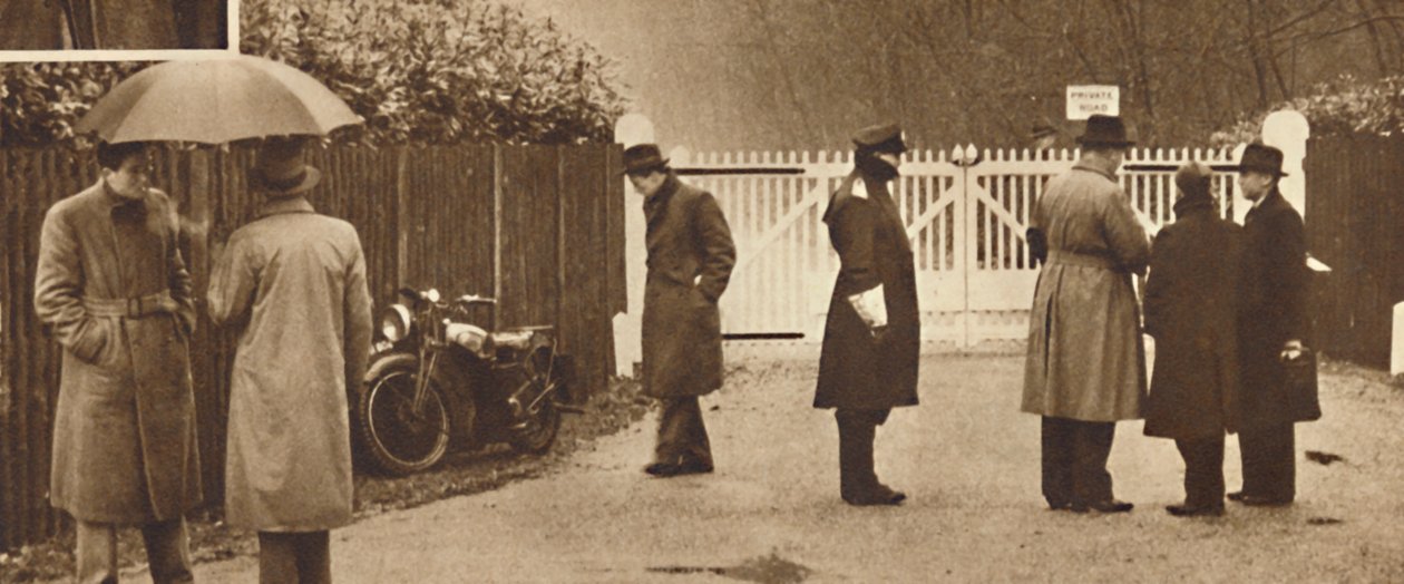At the Gates, Fort Belvedere, 1936 1937 av Unbekannt