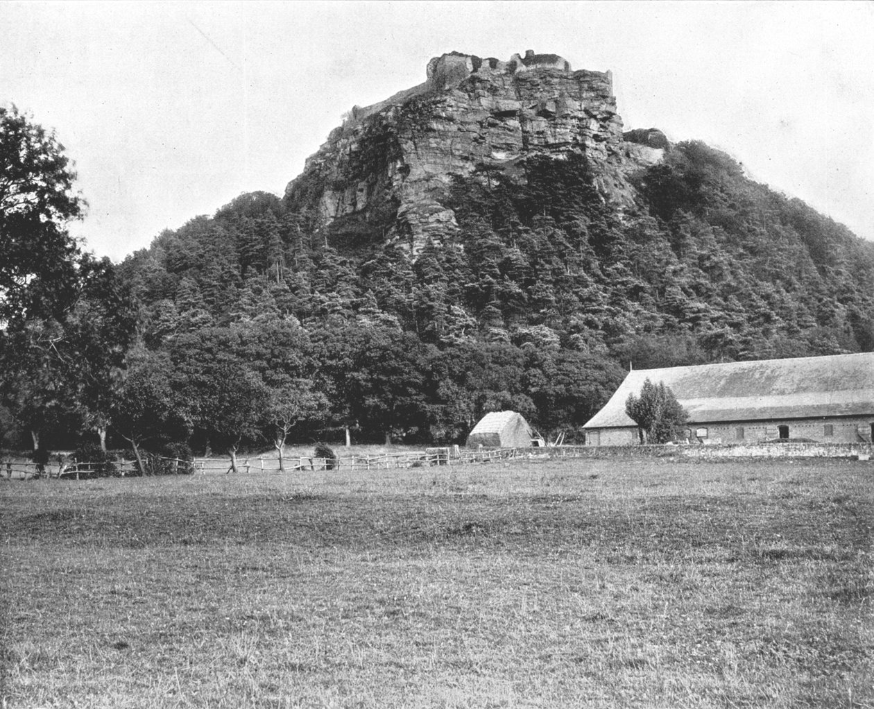 Beeston Castle, Cheshire, 1894. av Unbekannt