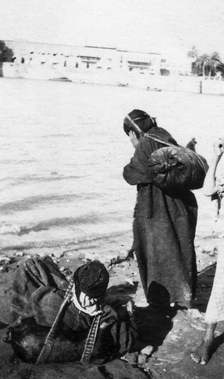 Bhistis eller vannbærere, Basra, Irak, 1917-1919 av Unbekannt