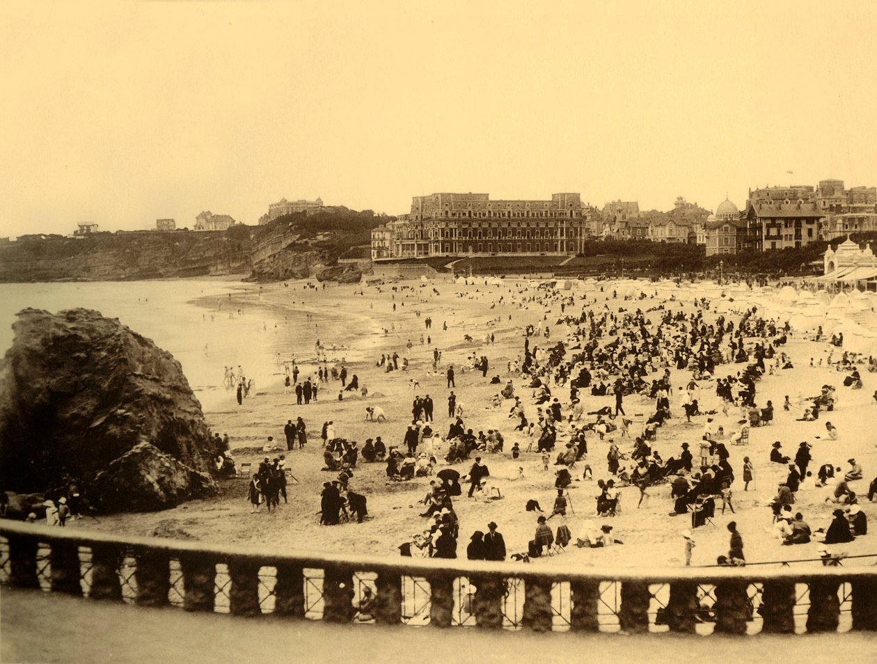 Biarritz - Ved Grande Plage, c1930. av Unbekannt