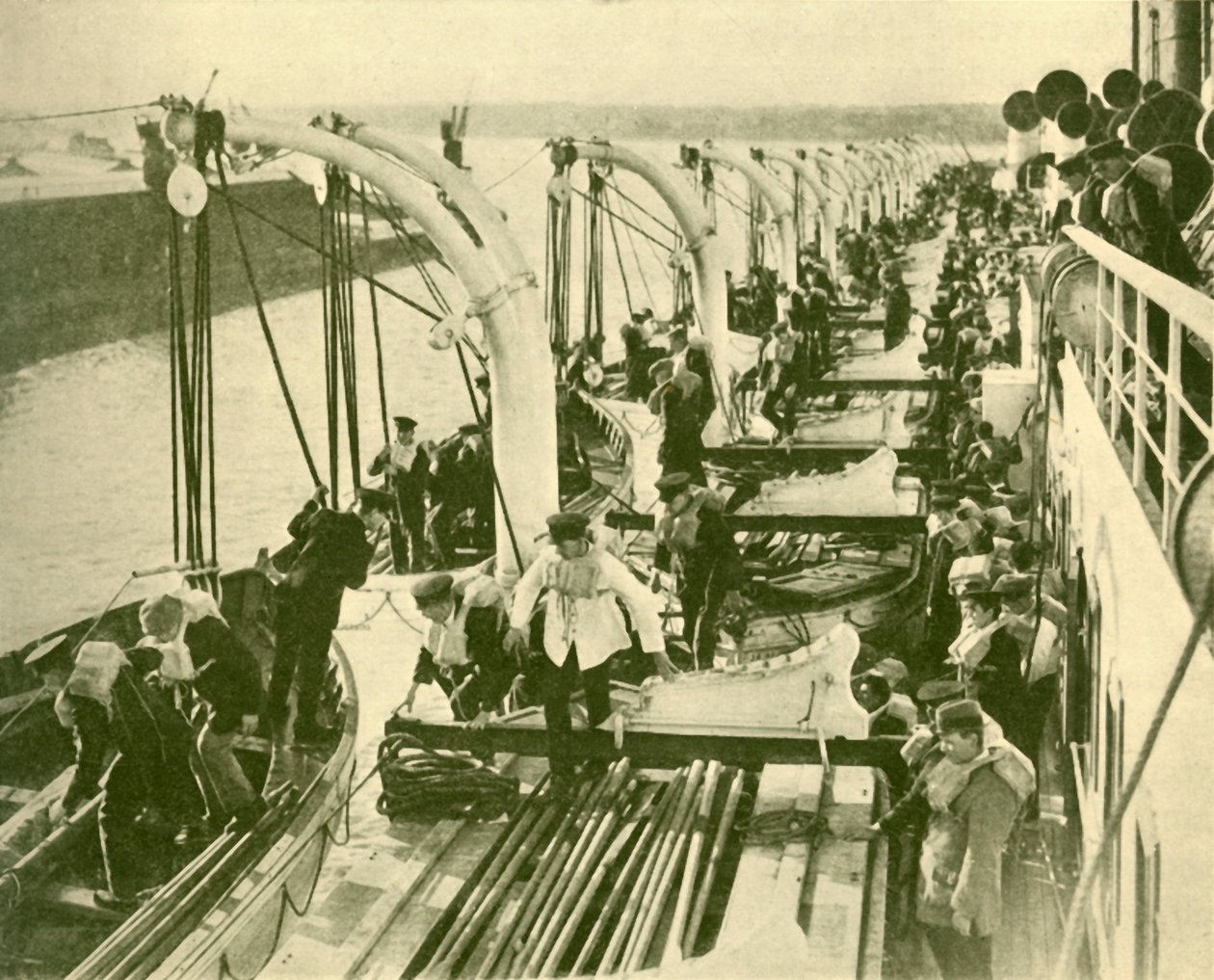 Båtøvelse ombord på Aquitania., c1930. av Unbekannt