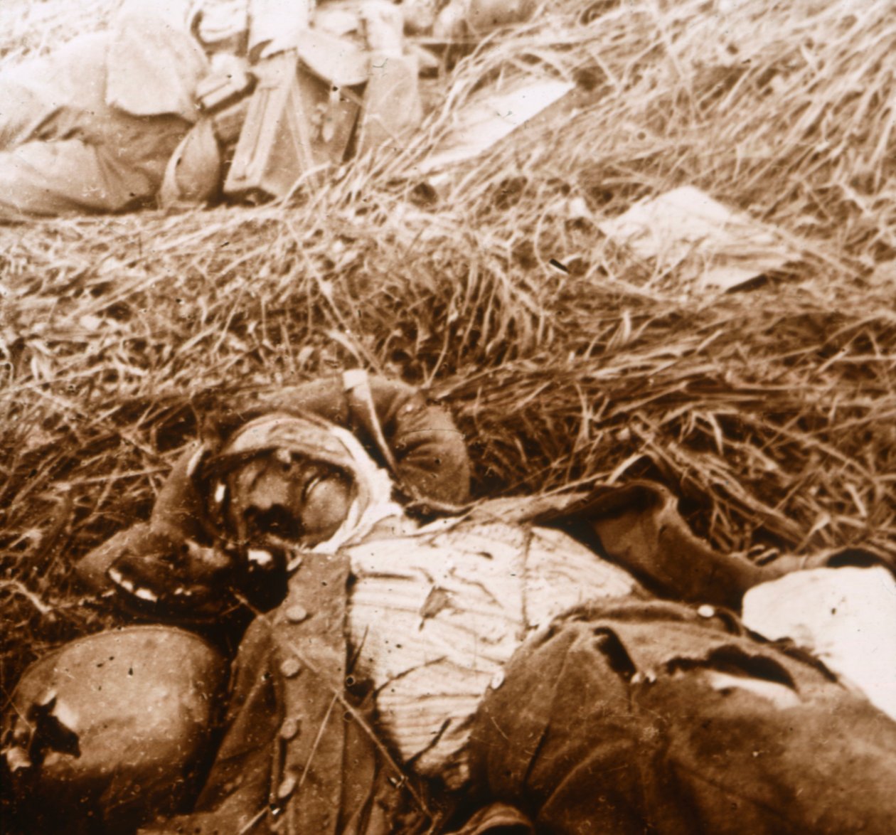 Bodies, Craonne, Nord-Frankrike, c1914-c1918 av Unbekannt