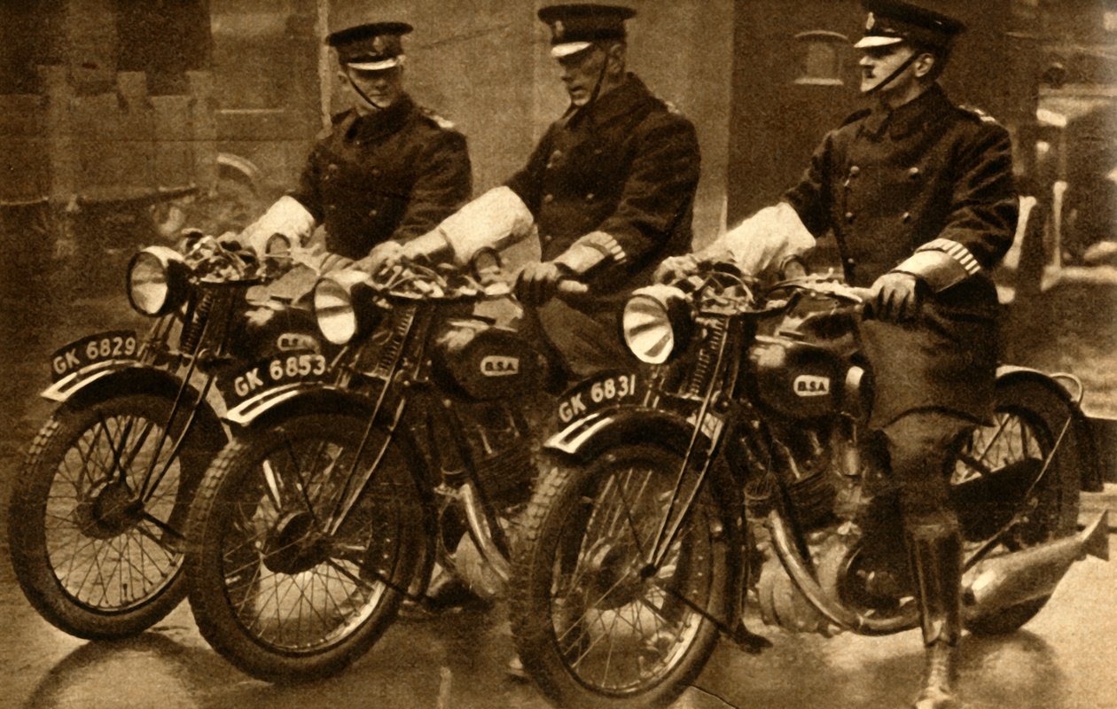 Britisk politi på BSA-motorsykler, 1931, 1933. av Unbekannt