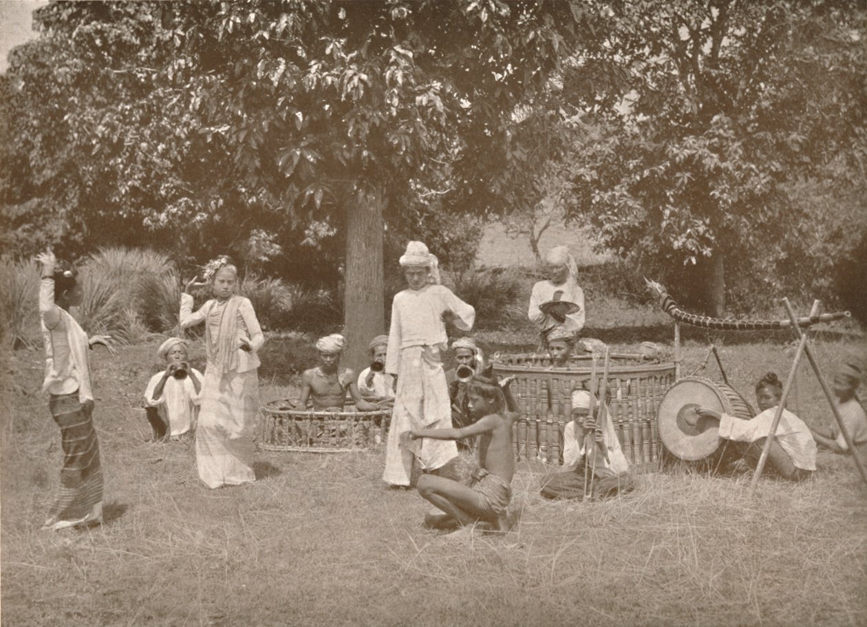 Burmesiske musikere og Pwe-dansere, 1900. av Unbekannt