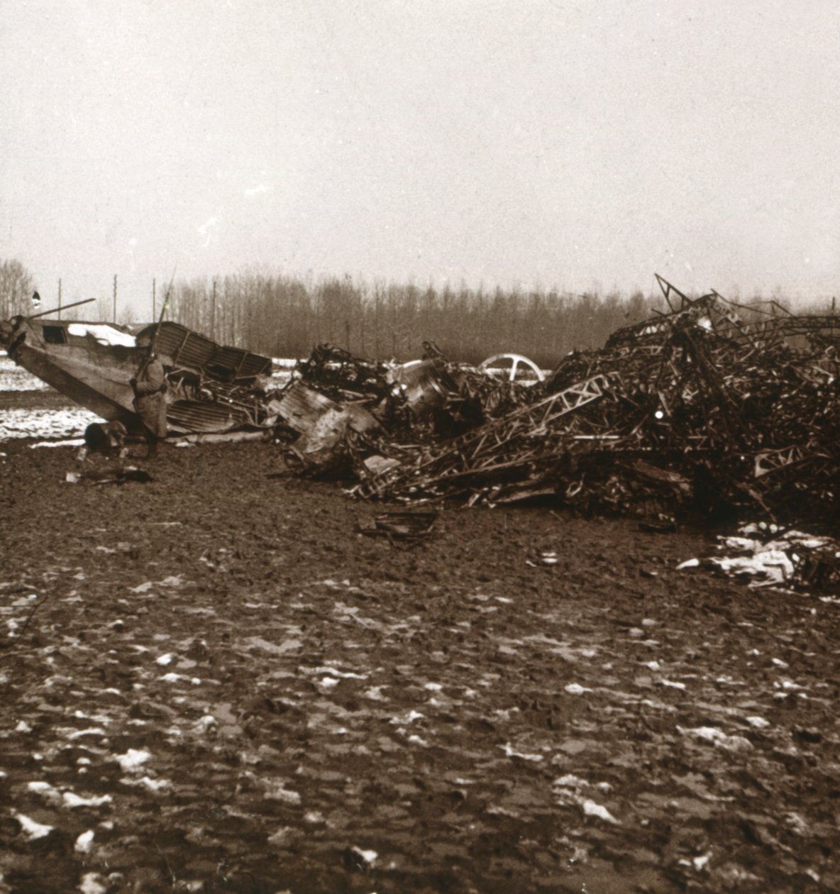 Ødelagt zeppelin, c1914-c1918 av Unbekannt