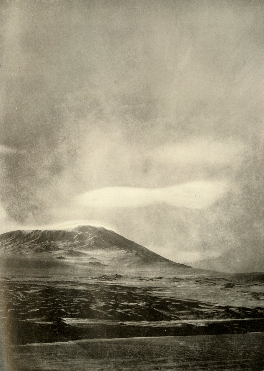 Dumb-Bell Cloud Above Erebus, c1908, 1909. av Unbekannt