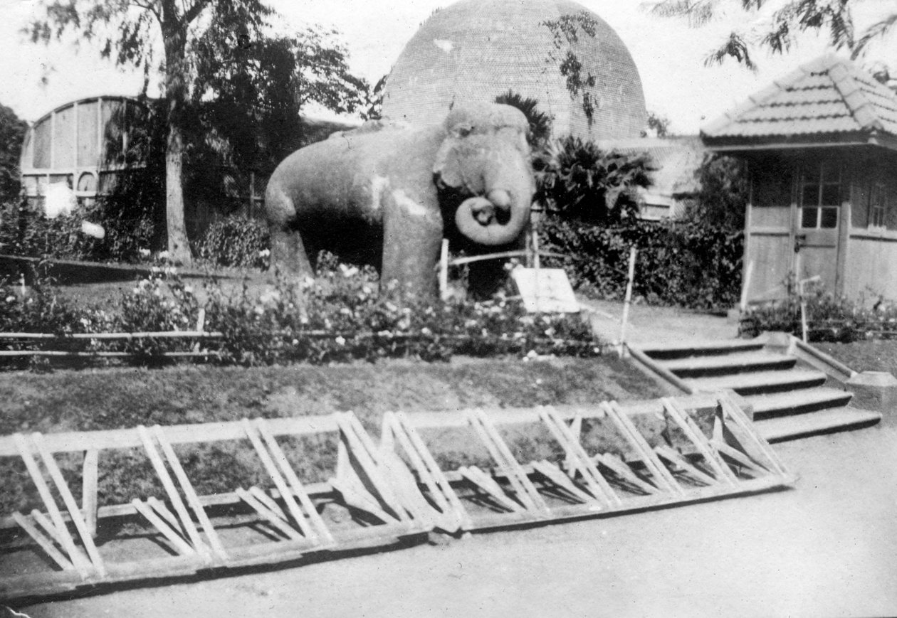 Elefantstatue, Victoria Gardens, Bombay, India, c1918 av Unbekannt
