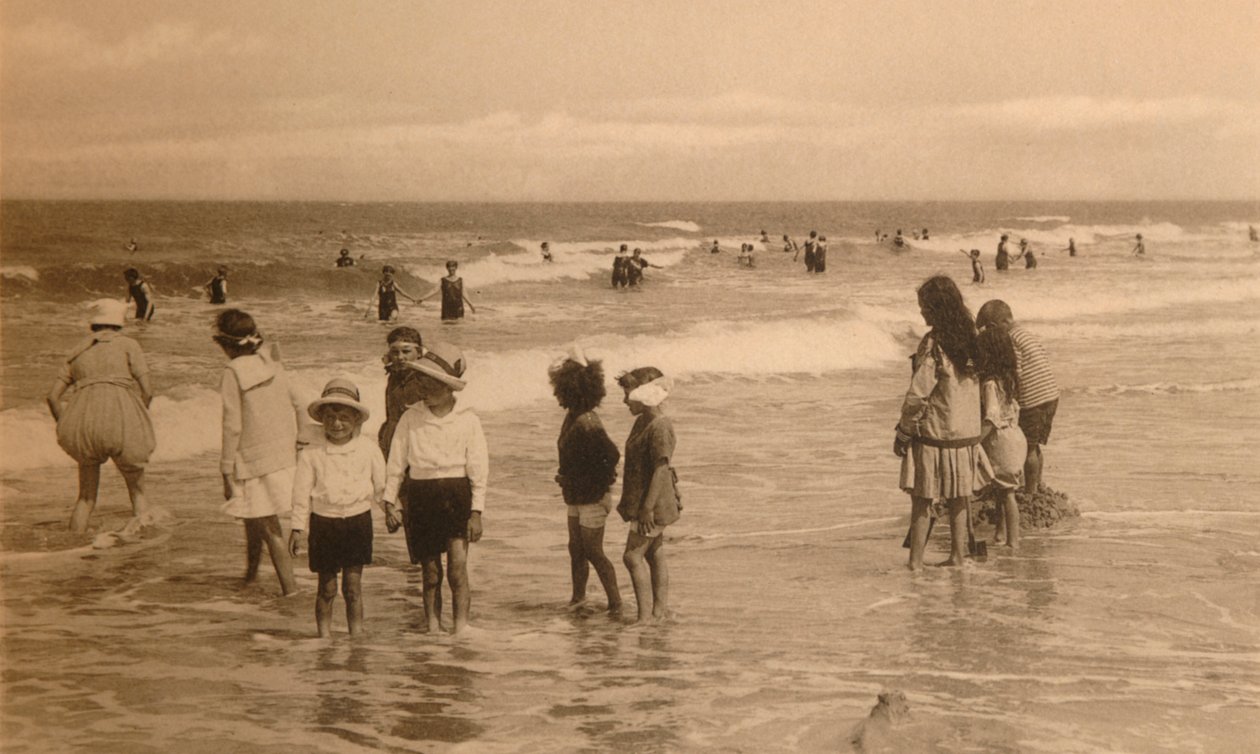 Barn i badet, Barn som bader, c1900. av Unbekannt