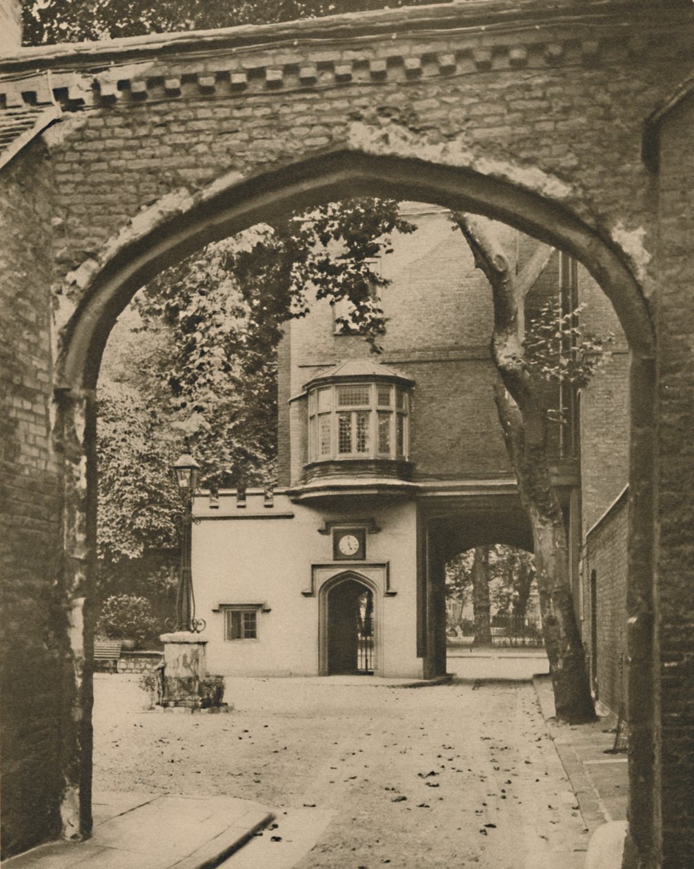 Inngang Courtyard and Gateway of the Charterhouse, c1935. av Unbekannt