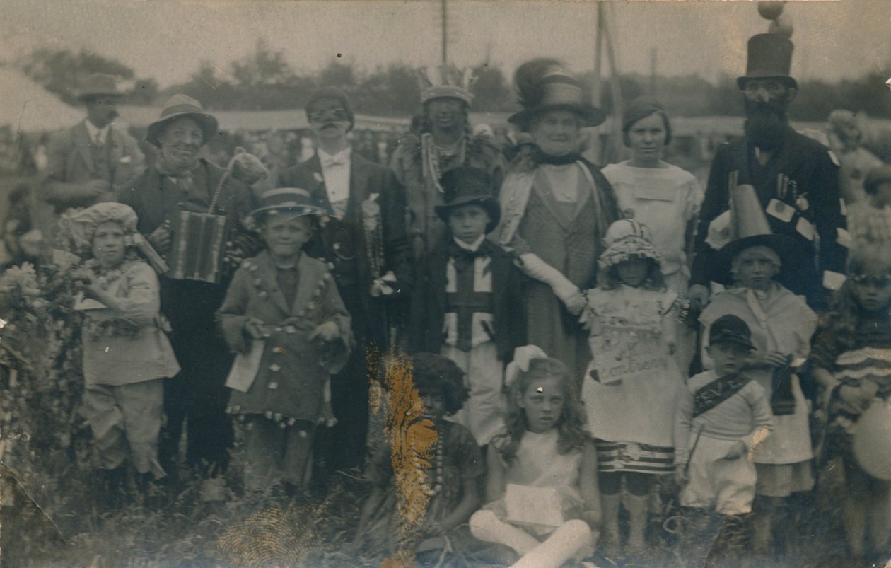 Kjolekonkurranse, c1900 av Unbekannt