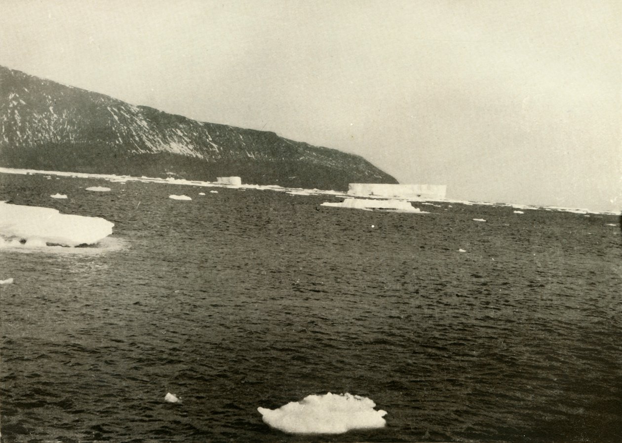 Flytende is utenfor Kapp Adare, c1908, 1909. av Unbekannt