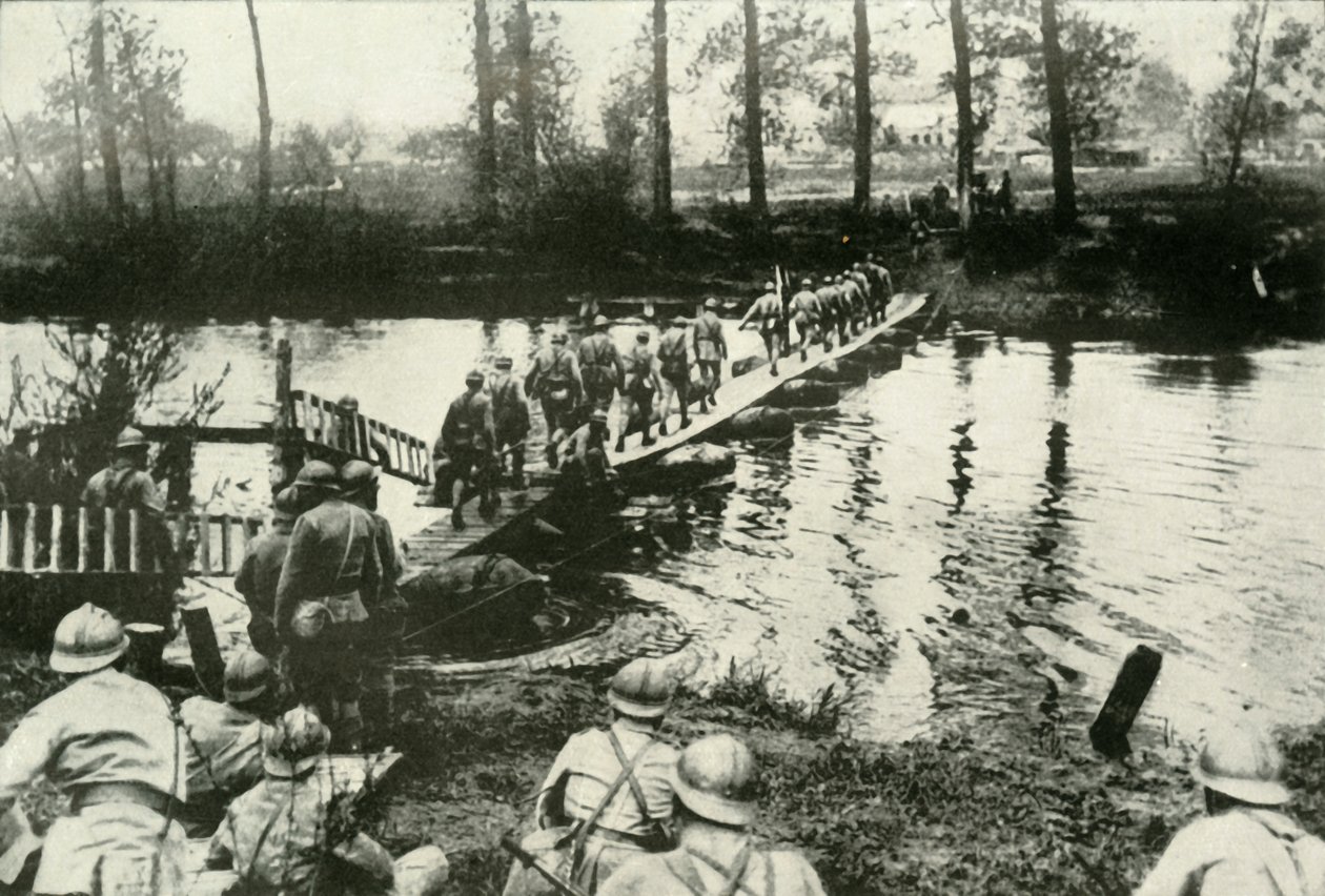 Franske tropper krysser en elv, 1919. av Unbekannt