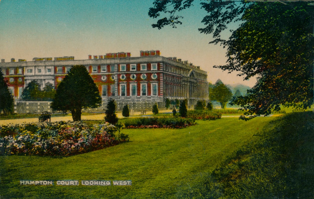 Hampton Court, Looking West, c1910 av Unbekannt