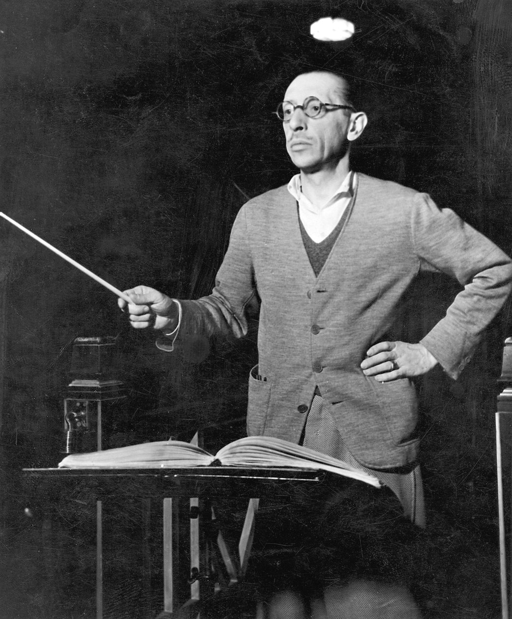 Igor Stravinsky, russisk-født komponist, c1920 av Unbekannt